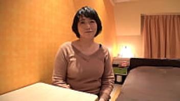 Video footage of a pregnant Japanese MILF in a hotel that is of great value
