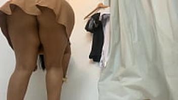 THE DRESSING ROOM CONTAINS A SECRET CAMERA. BIG ASS GIRL CAMELETTE SINGLE