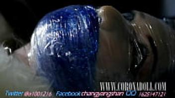 Play a game of self-bondage in leather in the head, a wra made of nylon plastic