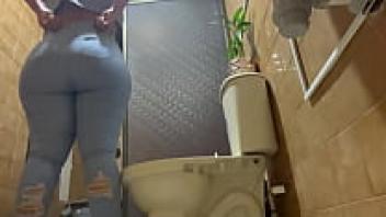 LATINA, the nurse who works in the restroom