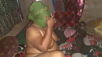 After being captivated by her stepson, stepmother makes the decision to seduce him.