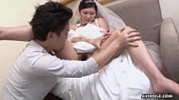 Emi Koizumi, a Japanese brunette, wore her wedding dress without any restrictions of any kind.