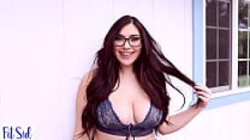 Instagram model and Twitch streamer with a big a$$ nickname, STALKINGSIDNEY, who is very adorable!