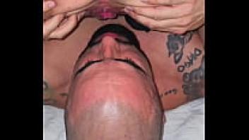 I put my fingers in his very hard while he pisses with a taste in the bathroom of a hotel while I am being quite aggressive.