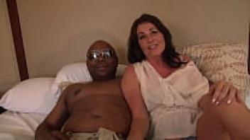 REAL COUPLE: INTERRACIAL MILF MATURE