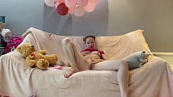 She is small, kind, and mischievous. Do you also like her?