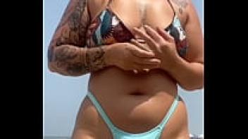 I let a fan to apply suntan lotion to me when we met at the beach.