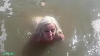 Cumming against the beach's heat