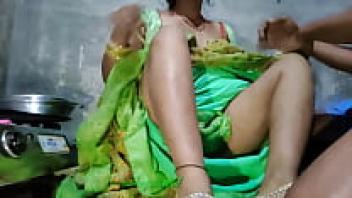 The greatest Hindi-language video of Desi Indian Bhabhi preparing roti in the kitchen for the new year 2022