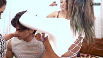 Lady Gang Outside Showed Love To A Desi Yoga Teacher (Hindi Audio)