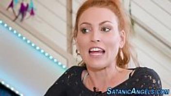 Lez is being adored.