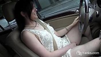 Savannah Sly, Yanks Babe, Masturbates in the Car